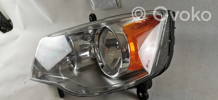 Chrysler Grand Voyager II Lampa przednia 05113337AE