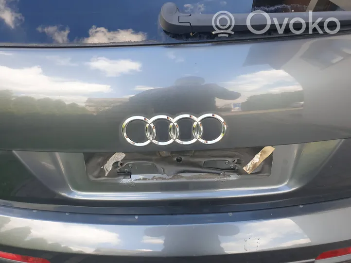 Audi Q7 4L Heckbordwand 