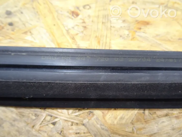 Mercedes-Benz Vito Viano W447 Rivestimento modanatura del vetro della portiera anteriore A4477200324