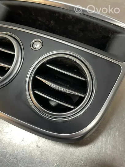 Mercedes-Benz S W222 Griglia di ventilazione centrale cruscotto 