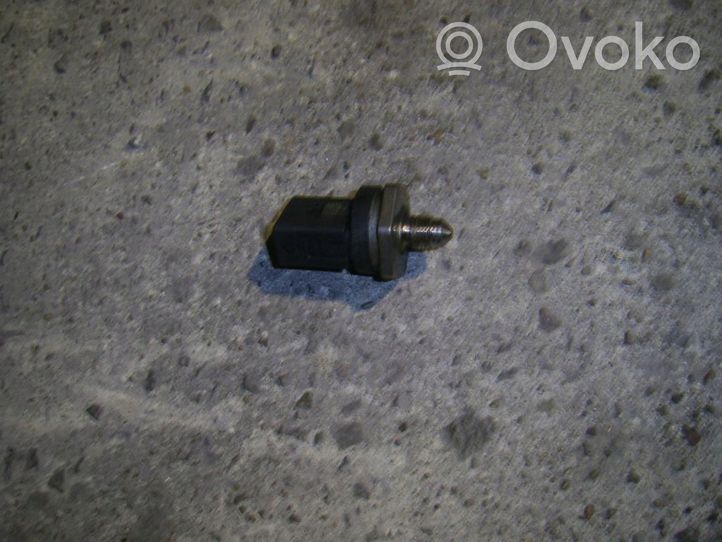 Skoda Octavia Mk2 (1Z) Sensor de presión de combustible 06J906051B