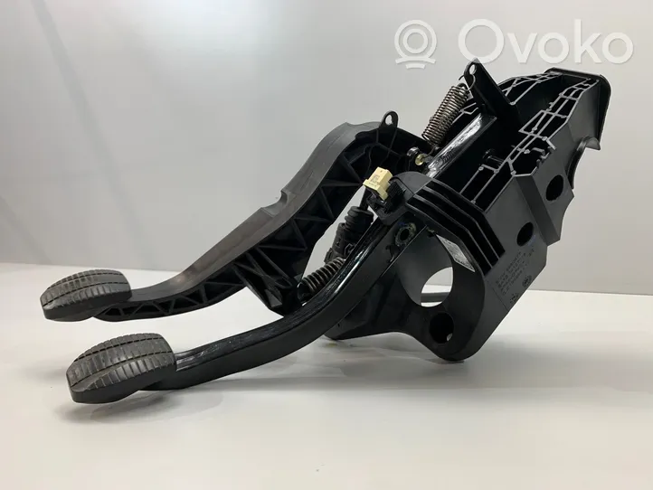 BMW X2 F39 Assemblage pédale 6870850