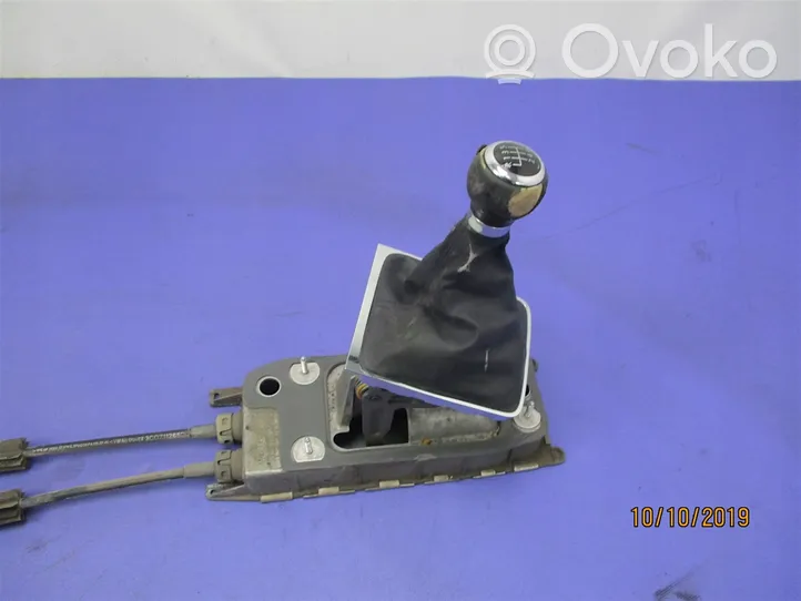 Volkswagen PASSAT B6 Gear selector/shifter in gearbox 