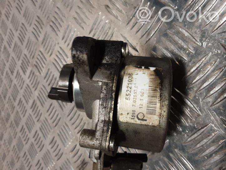 Fiat 500L Pompe à vide 55221036