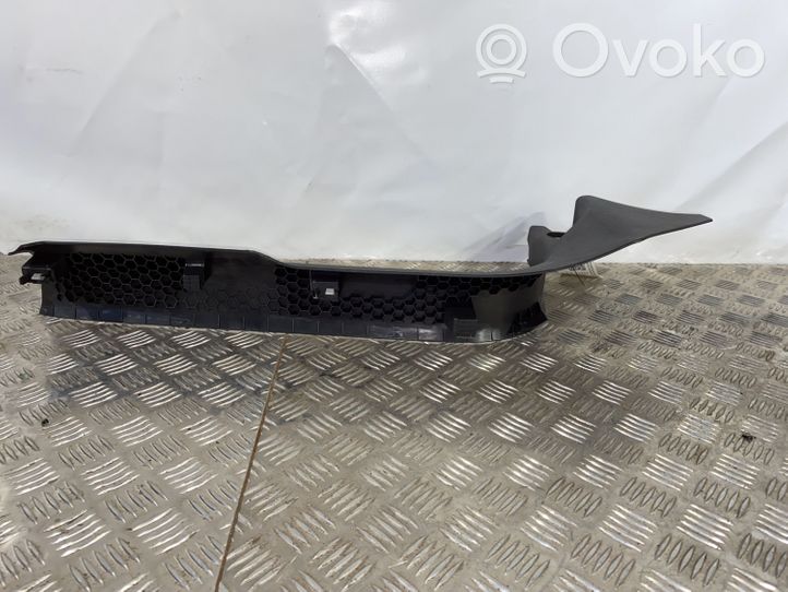 Volvo XC40 Rivestimento inferiore laterale del sedile posteriore 31469223