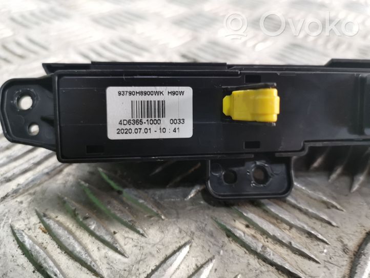 KIA Stonic Interruttore luci di emergenza 4D63651000