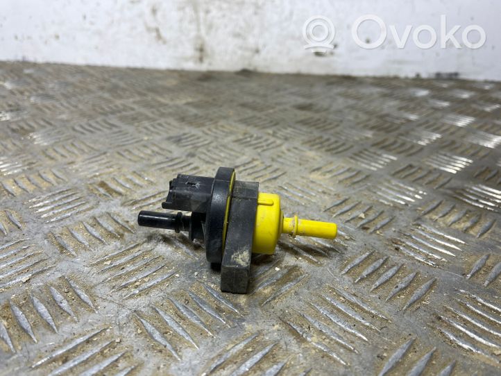 Nissan Qashqai Kita variklio skyriaus detalė V29122964