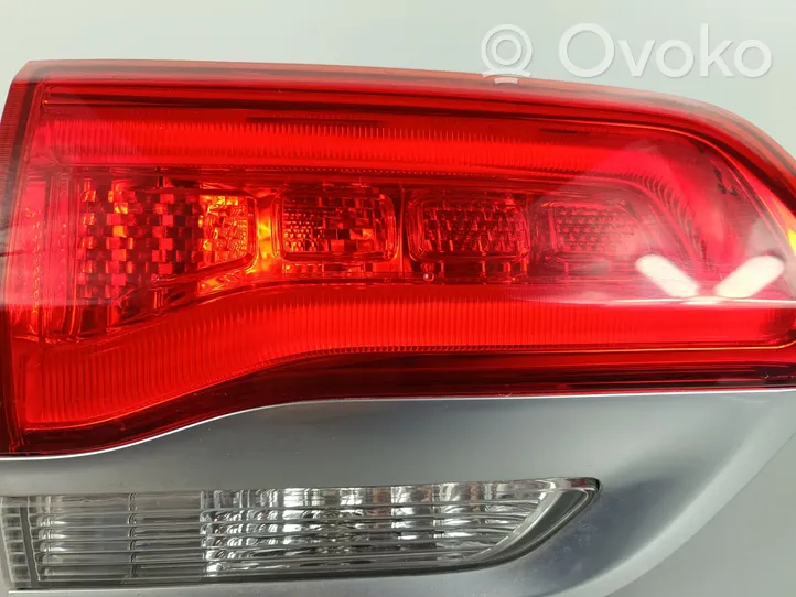 Jeep Grand Cherokee Luces portón trasero/de freno P68236137AB