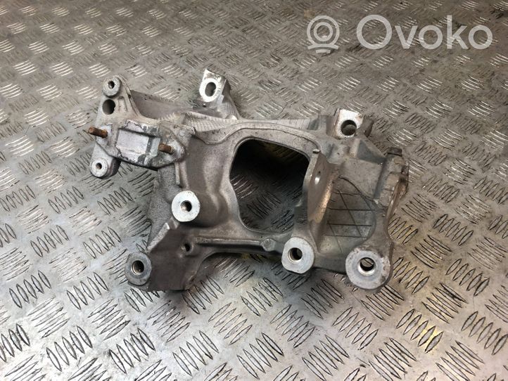 Audi A4 S4 B9 Łapa / Mocowanie silnika 8W0399295E