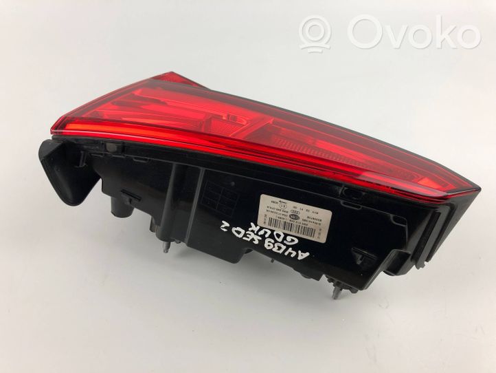 Audi A4 S4 B9 Lampy tylnej klapy bagażnika 8W5945076A