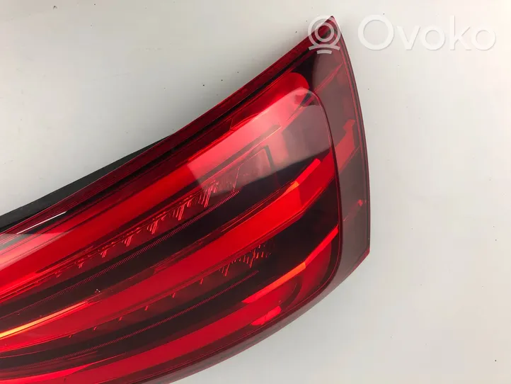 Audi Q3 8U Aizmugurējais lukturis virsbūvē 8U0945094A