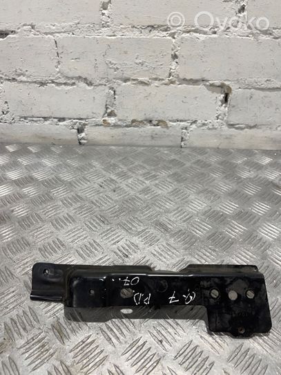 Audi Q7 4L Supporto di montaggio del parafango 4L0805698