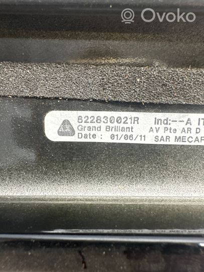 Renault Scenic III -  Grand scenic III Takaoven lasin muotolista 822830021R