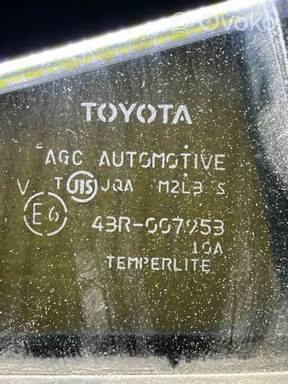 Toyota RAV 4 (XA30) Szyba karoseryjna drzwi tylnych 