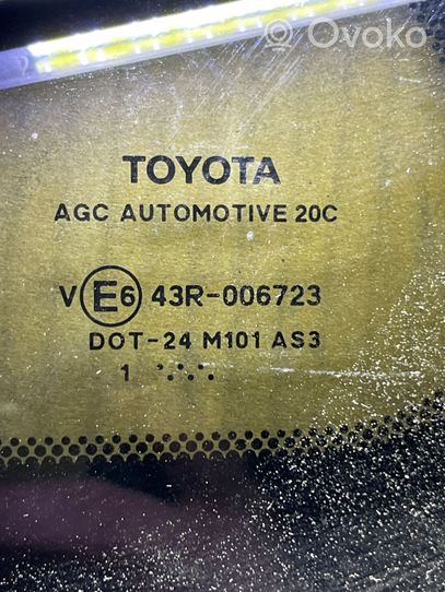 Toyota Avensis T270 Szyba karoseryjna tylna 