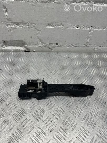 Nissan Qashqai Support poignée extérieur de porte avant 80611