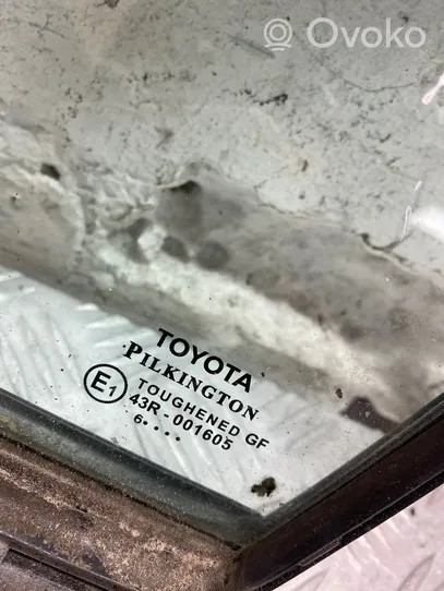 Toyota Avensis T270 Mažasis "A" priekinių durų stiklas (keturdurio) 