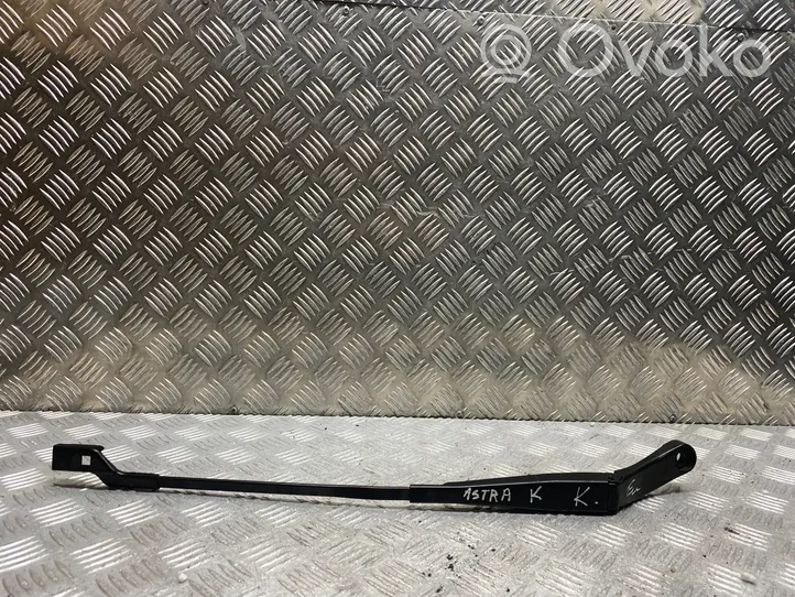 Opel Astra K Front wiper blade arm 39193931