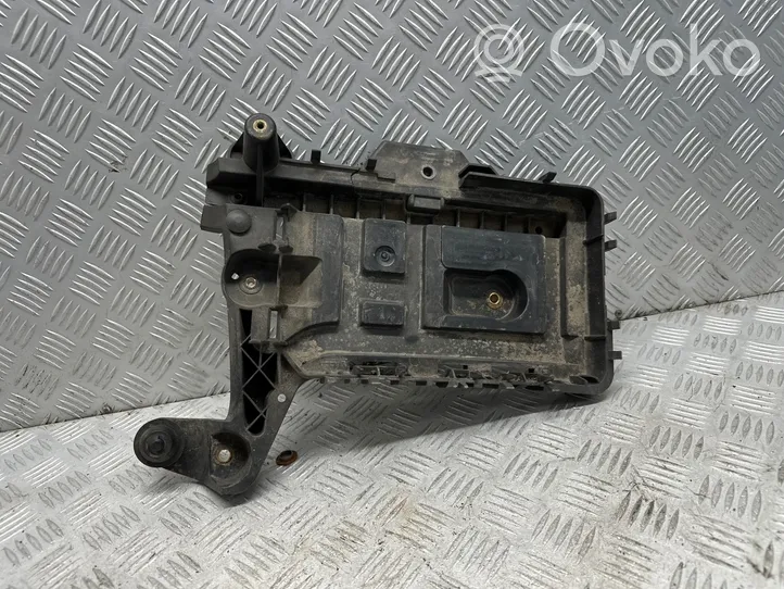 Volkswagen Golf VI Ящик аккумулятора 1K0915333