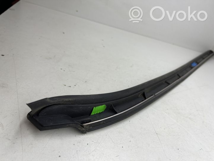 Mercedes-Benz E C207 W207 Rivestimento parabrezza A2076900462