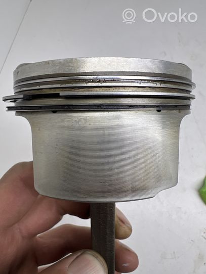 Audi S5 Piston avec bielle 079107065BC