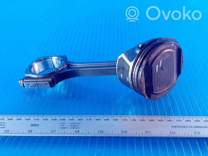 Ford Fiesta Piston avec bielle RFH1BG6205AA