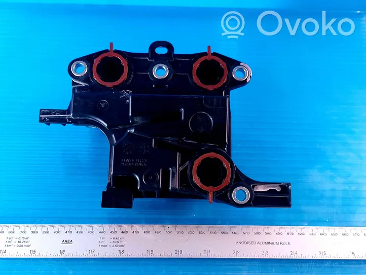 Toyota Sienna XL40 IV Muu moottoritilan osa 12211F0011