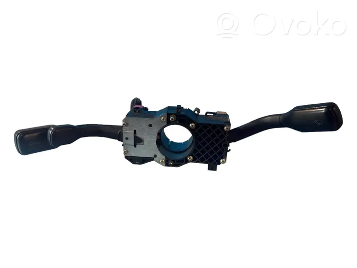 Audi A6 S6 C4 4A Leva/interruttore dell’indicatore di direzione e tergicristallo 4D0953513