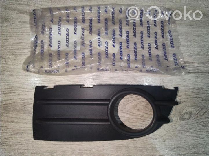 Volvo C30 Priešrūkinio žibinto apdaila/ grotelės 30657195