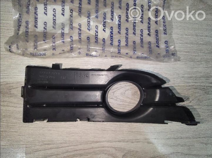 Volvo C30 Priešrūkinio žibinto apdaila/ grotelės 30657195