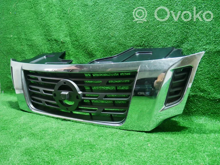 Nissan NP300 Grille calandre supérieure de pare-chocs avant 623104KJ1B