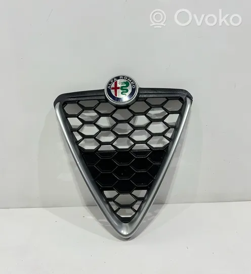 Alfa Romeo Giulietta Grotelės priekinės 156109980