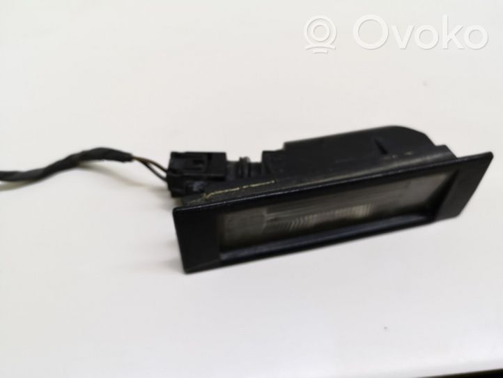 BMW 6 E63 E64 Lampa oświetlenia tylnej tablicy rejestracyjnej 6913913