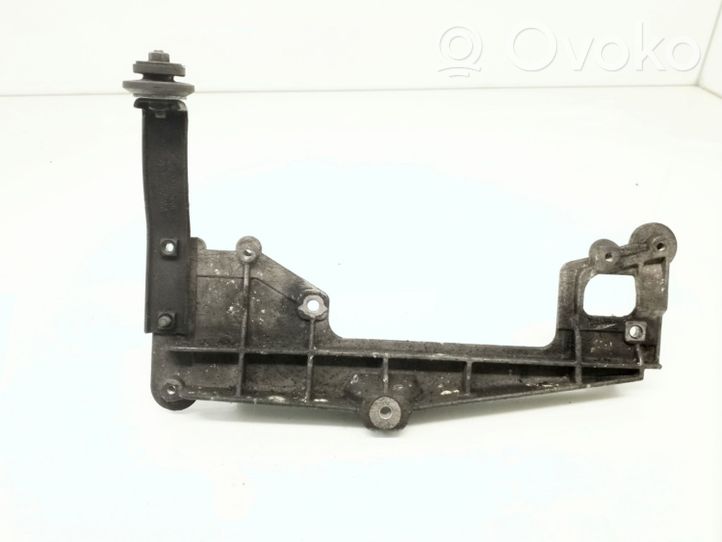 Volkswagen PASSAT B6 Supporto della valvola di raffreddamento EGR 03G131159