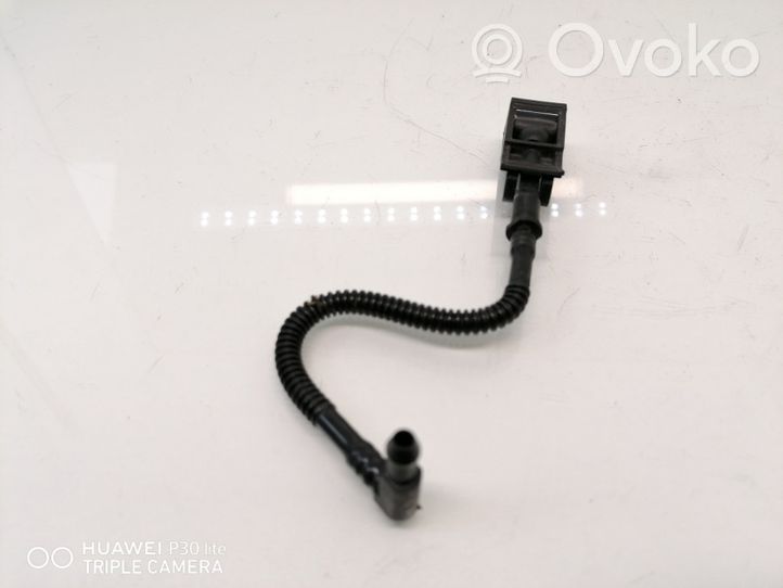 Volkswagen PASSAT B5 Windshield washer spray nozzle 8E0955985