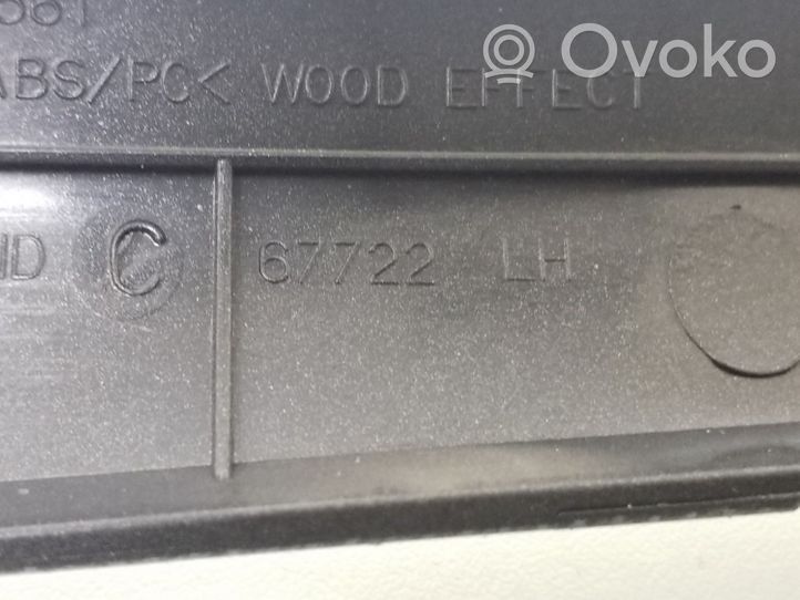 Toyota Avensis T250 Altro elemento di rivestimento della portiera anteriore 67722