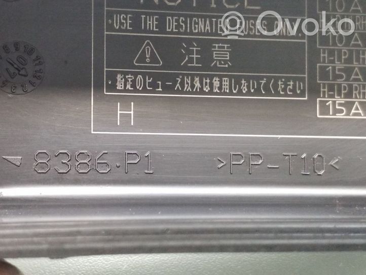 Toyota Avensis T250 Saugiklių blokas 8386P1