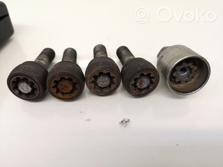 Opel Zafira B Anti-theft wheel nuts and lock 93173882