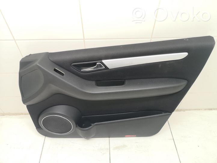 Mercedes-Benz B W245 Revestimiento de puerta delantera A1697201670