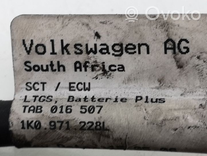 Volkswagen PASSAT B6 Плюсовый провод (аккумулятора) 1K0971228L