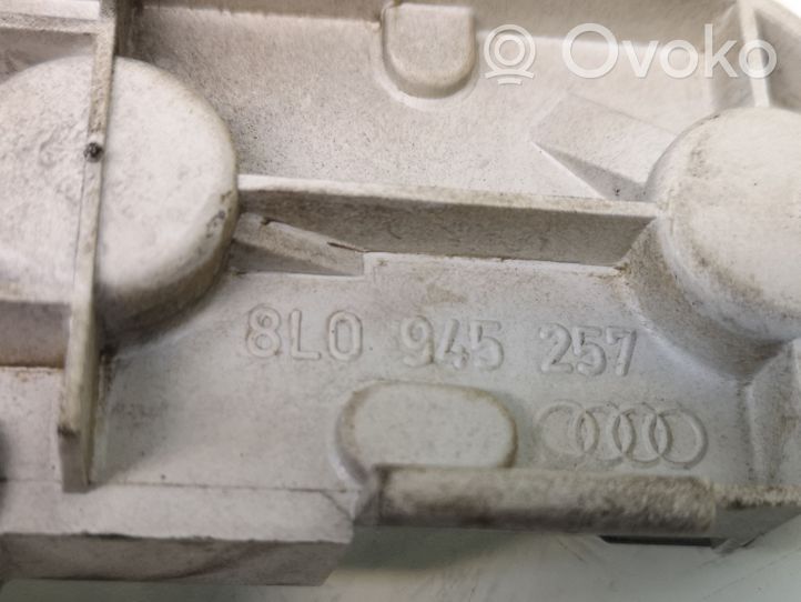 Audi A3 S3 8L Takavalon osa 8L0945257