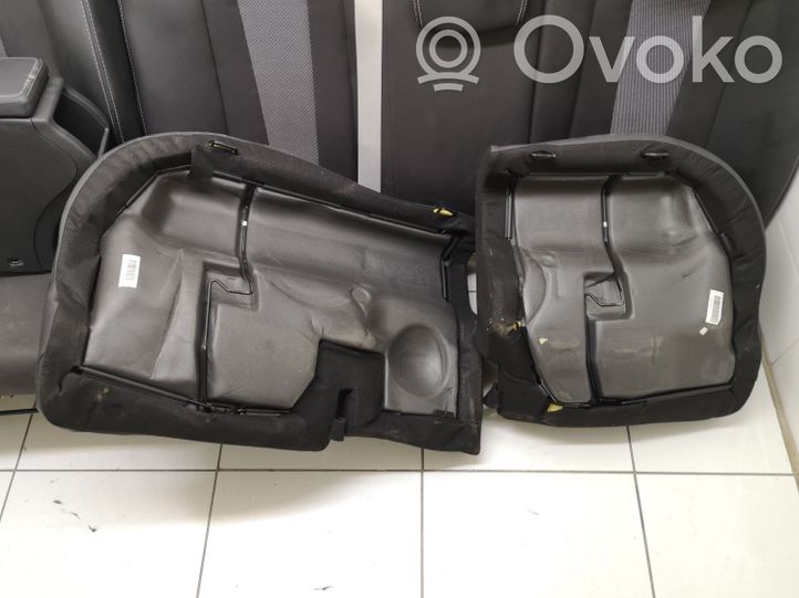 83181656 Renault Megane III Innenraum komplett, 140.00 € | RRR 