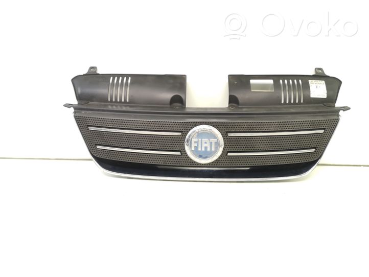 Fiat Idea Grille calandre supérieure de pare-chocs avant 735357980