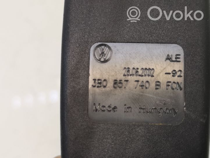 Volkswagen PASSAT B5.5 Fibbia della cintura di sicurezza posteriore 3B0857740B