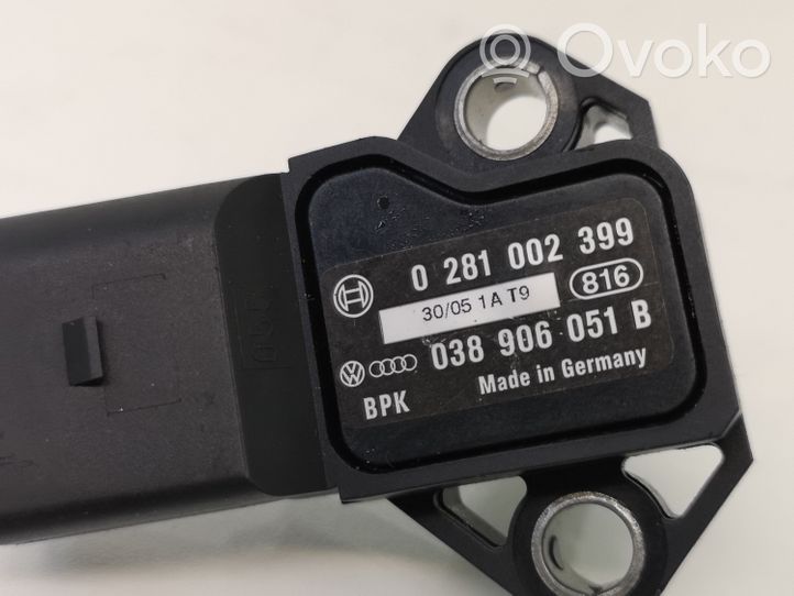 Volkswagen PASSAT B6 Sensor de temperatura de la toma de aire 038906051B