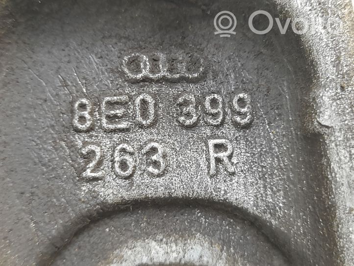 Audi A4 S4 B6 8E 8H Pavarų dėžės tvirtinimo kronšteinas 8E0399263R