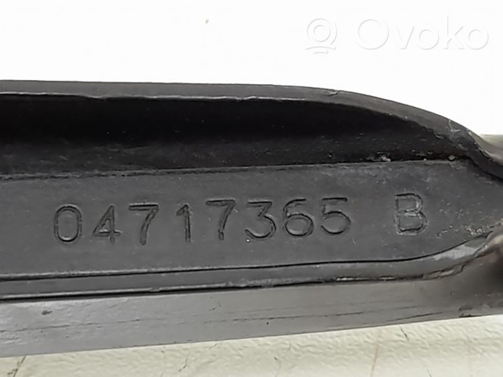 Chrysler Voyager Front wiper blade arm 04717365B