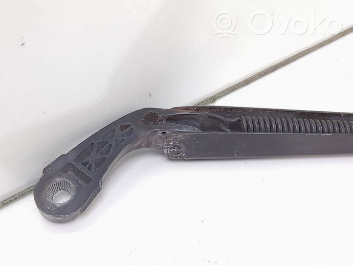 Chrysler Voyager Front wiper blade arm 04717365B