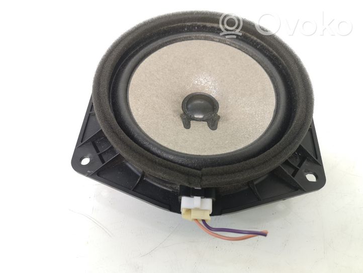 Toyota Corolla Verso E121 Altoparlante portiera anteriore 861600F020