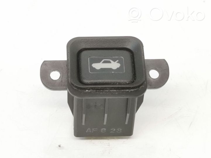 Honda CR-V Interrupteur d'ouverture de coffre M08525